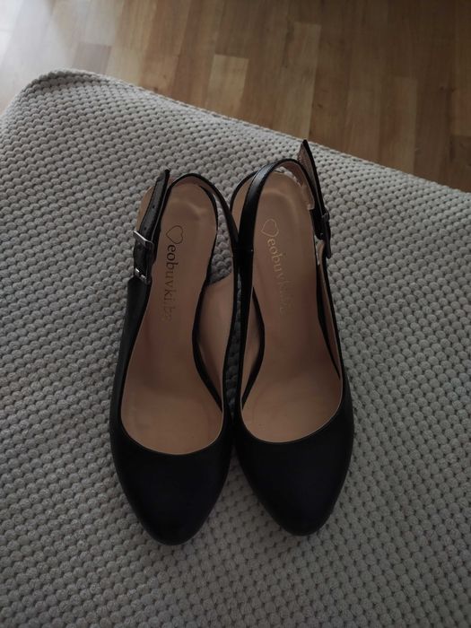 Елегантни обувки без пета