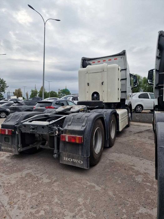 Седельный тягач Sinotruk Howo-T7H 6x4 CNG в НАЛИЧИИ