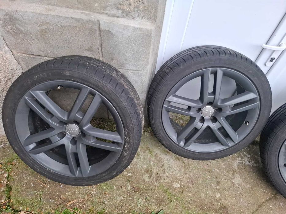 Оригинални джанти с летни гуми R19 за Ауди