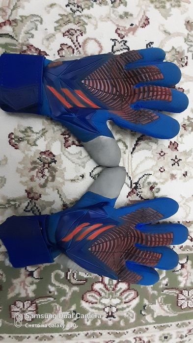 Перчатки Adidas Predator Football PRO
