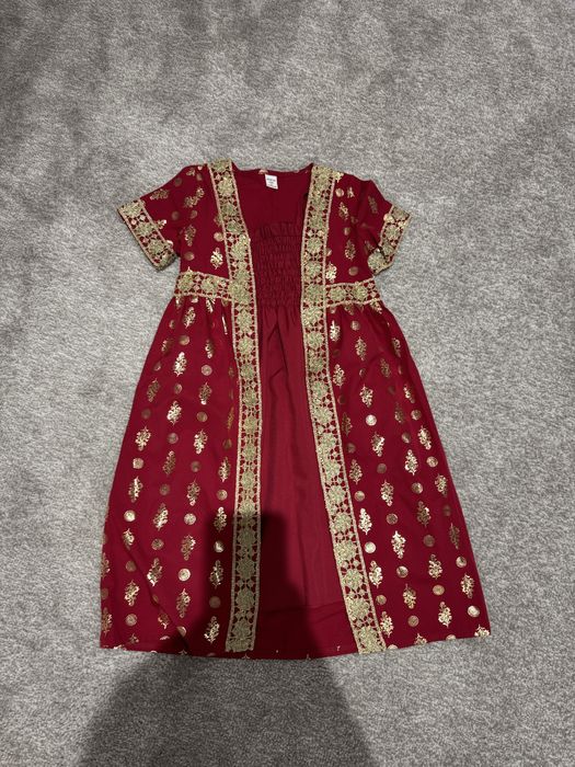 Платье принцессы на 5 лет одето только 2 раза, платье привозное с Евро