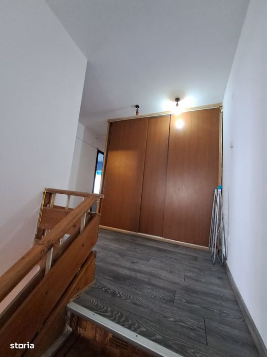 Vând apartament cu 5 camere,scara interioara,3 balcoane,ultracentral