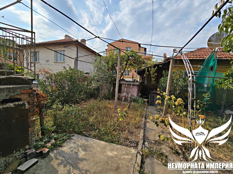 Продава се Къща в Асеновград - 210 кв.м за 323 €/кв.м - Снимка #1