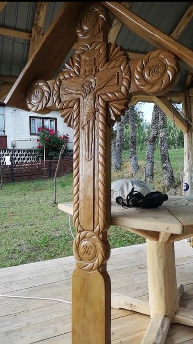 Troițe, răstigniri. Din lemn de stejar, uscat!