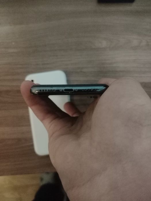 Продам айфон 10 в отличном состоянии
