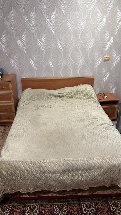 Продам спальный гарнитур