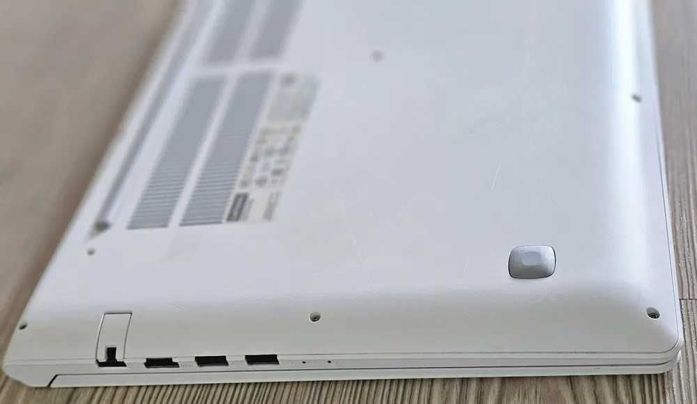 Лаптоп Lenovo IdeaPad 700-15ISK