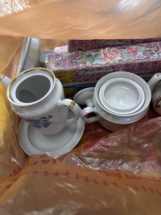 Целые старые посуды