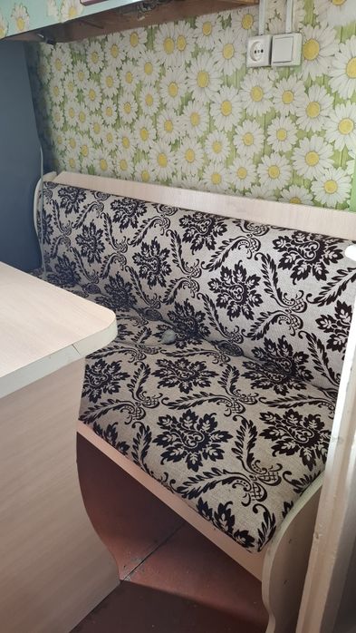 Комплект, стол с диваном