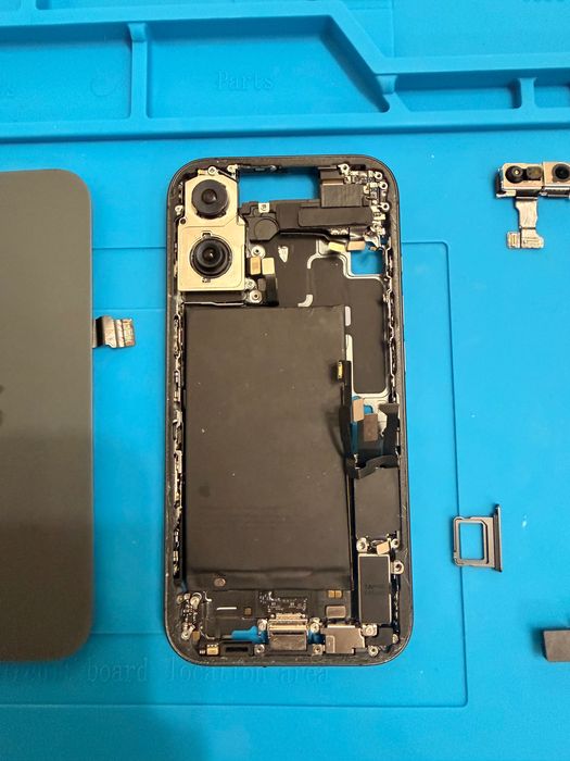 iPhone 17 Black на части цял не се продава
