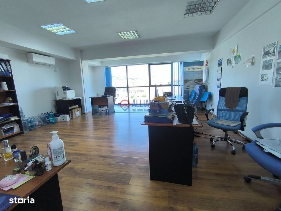 CENTRU ATELIERELOR - Birou luminos cu baie proprie !