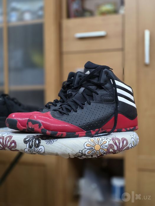Баскетбольные кроссовки Adidas