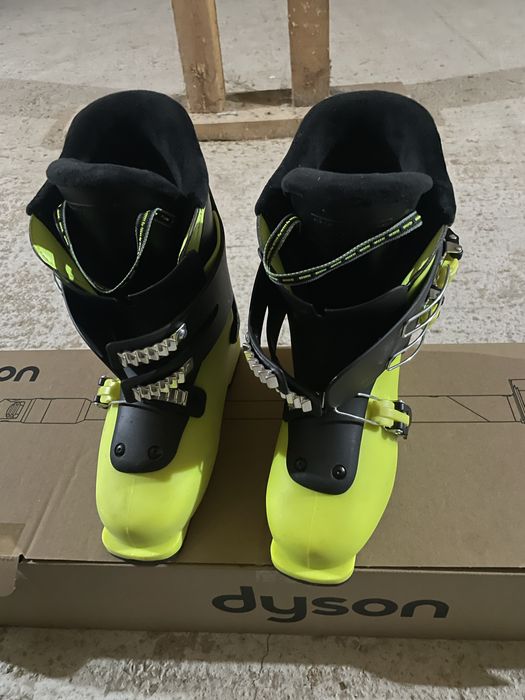Vand clapari noi  ski pret 350 lei