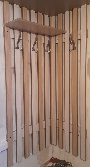 Продам продам угловую вешалку.