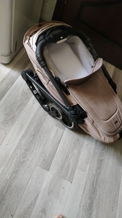 Продам детскую коляску  прогулочную Joolz Aer 2