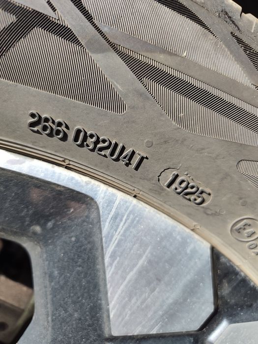 Anvelope vara 215/60/18 H