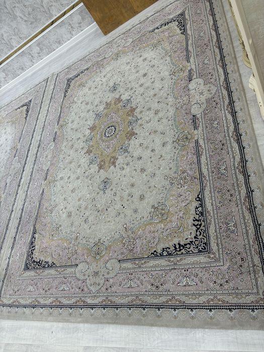 Продается ковер высокого качества.