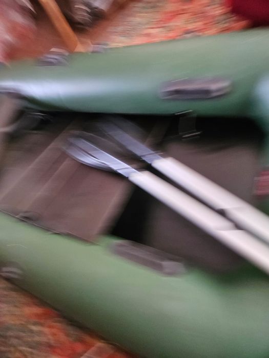 Гумена лодка с гребла