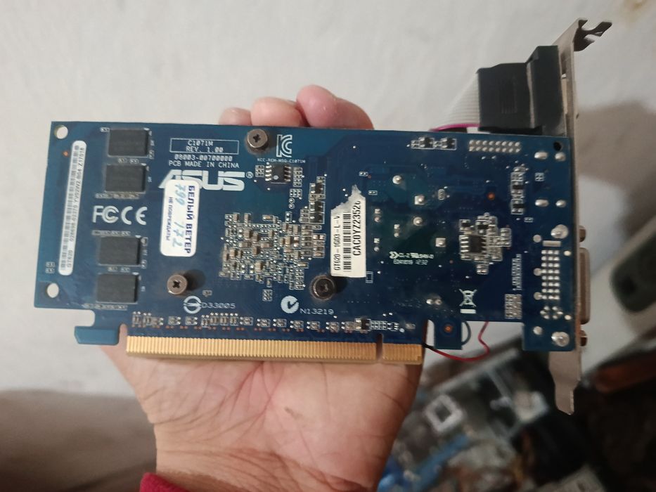 Продам видеокарту Asus GT210
