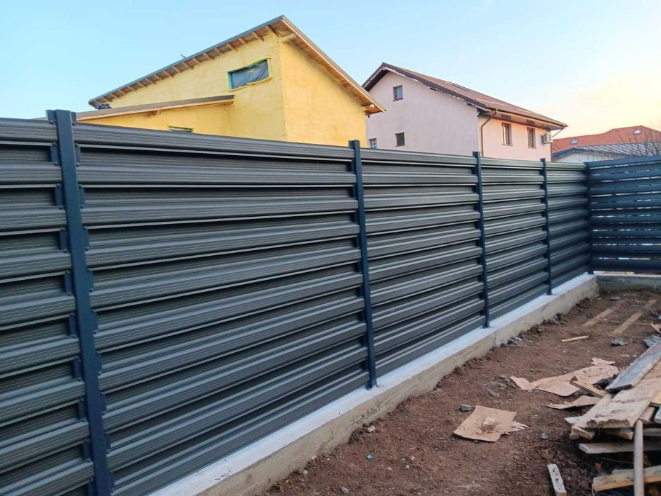 Garduri si porti din sipca metalica, panou stil jaluzele, tabla cutata, plasa bordurata, fier forjat, BCA si alte modele disponibile