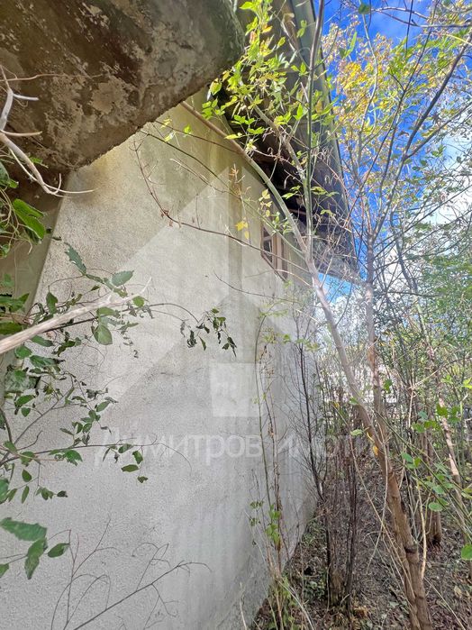 Продава вила на два етажа с дворно място 670 кв.м. в с. Зайчино ореше.