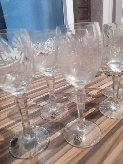 Set de pahare de cristal realizat în România, impecabile