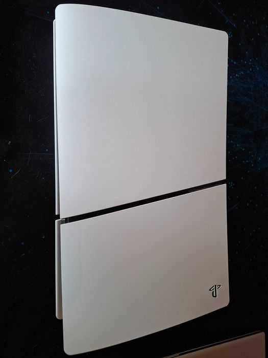 Playstation 5 slim CD + зарядна станция и два контролера