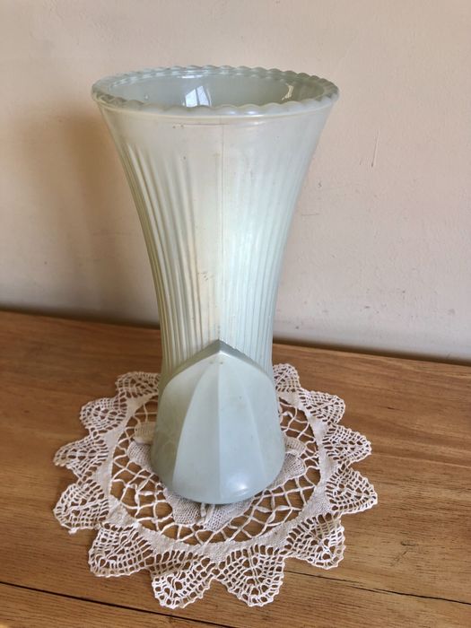 Вази за цветни букети