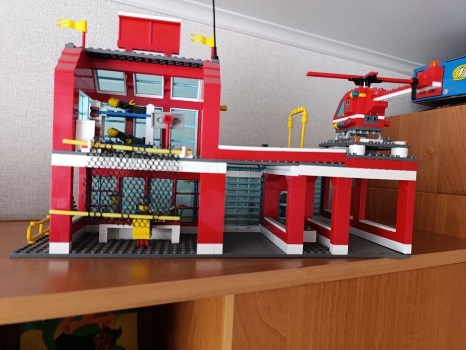 Продам Лего конструктор