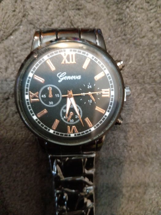 Часы кварцевые с браслетом