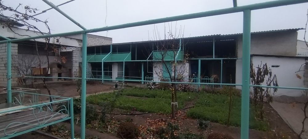 Б/ж оазисда дача сотилади хамма шароити бор.