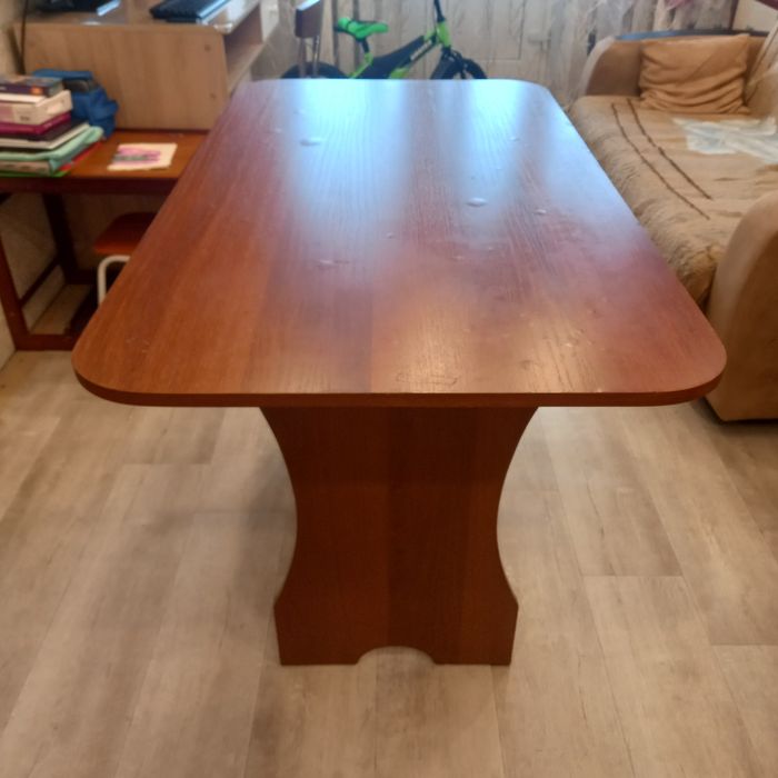 Продам стол кухонный.