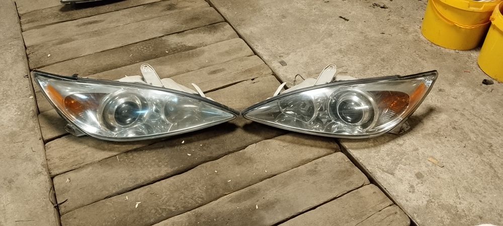 Продаём фары на Камри 30