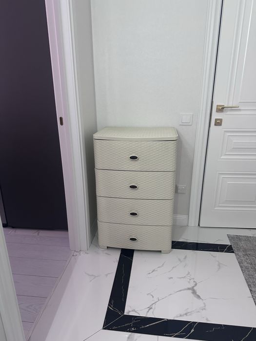 Шкаф с 4 ящиками