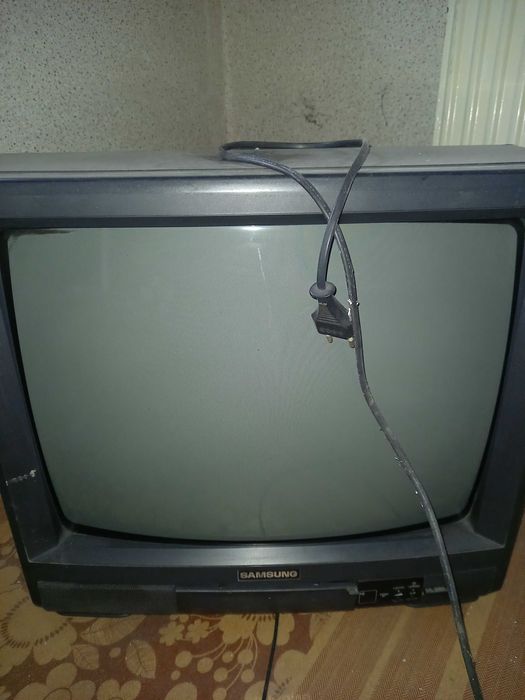 SAMSUNG Телевизор 21 инча SAMSUNG. Телевизора е запазен за времето си