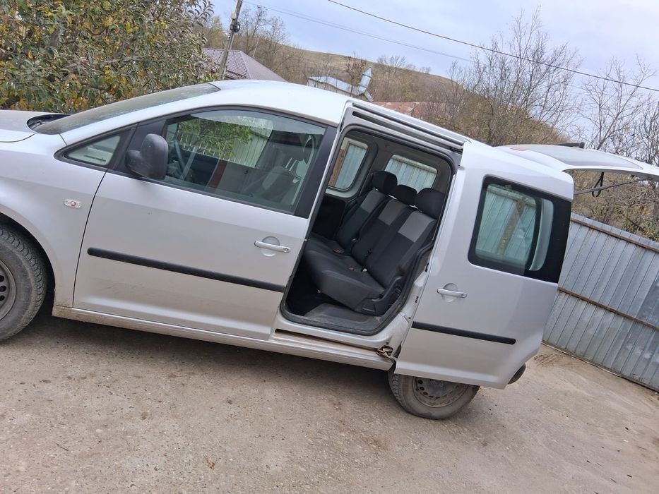 Vând Volkswagen Caddy