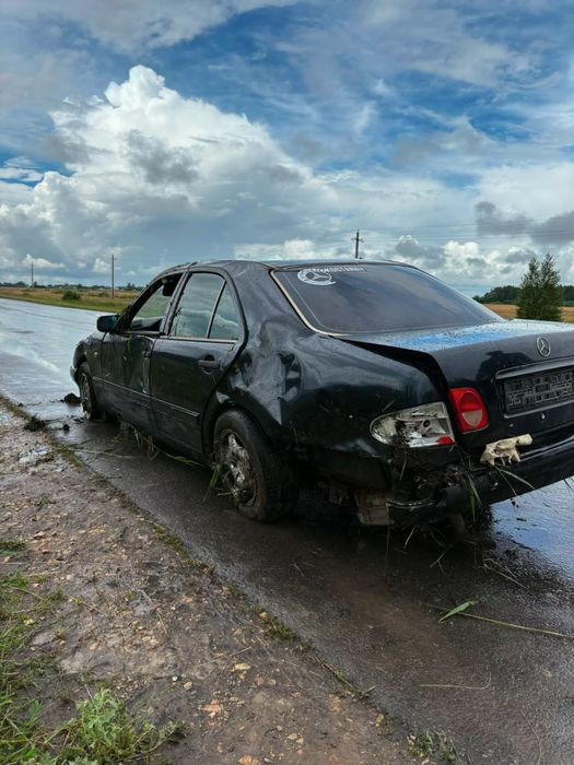 Продам Mersedes Benz E230