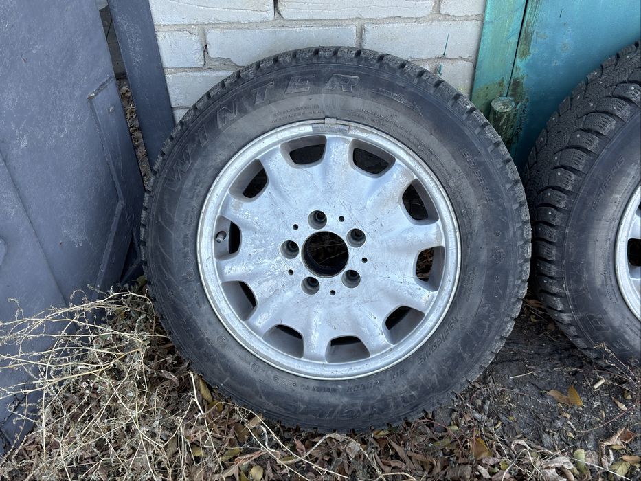 Продам диски с резиной зима Мерседес