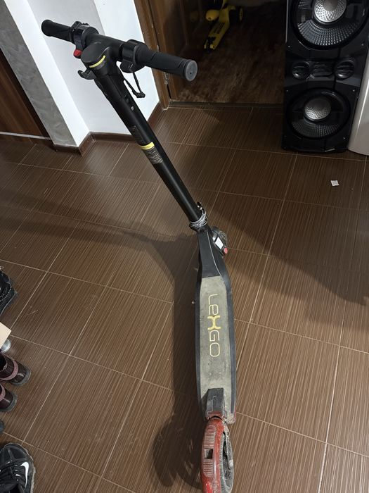 Trotineta electrica . Nu are incarcator. Este in stare perfecta.