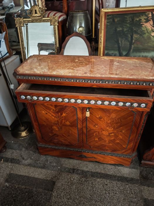 Антикварен бар шкаф