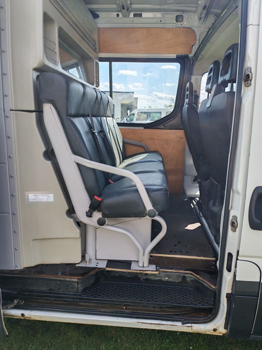 Vand Iveco ab 2017 ,7 locuri.