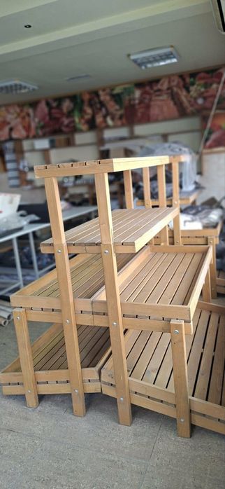 Дървени щандове за плодове, зеленчуци, хляб – масив