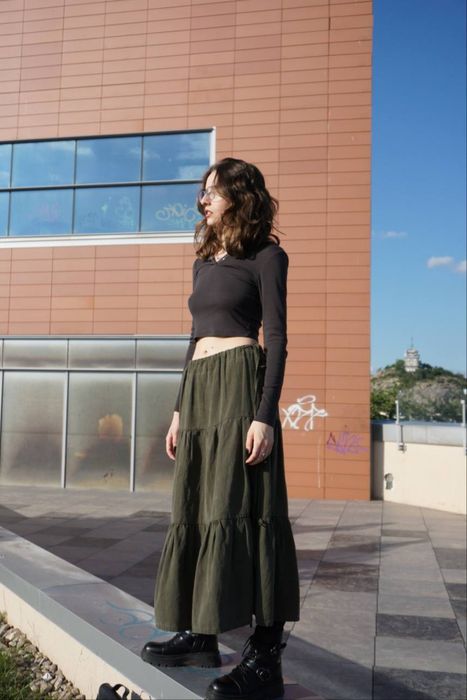 Дълга пола от лен в тъмнозелен цвят по поръчка!