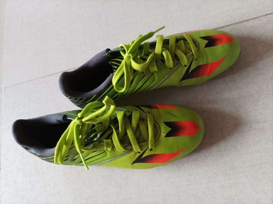 Футболни обувки стоножки / бутони