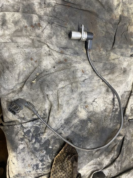 Продам датчик коленвала е34