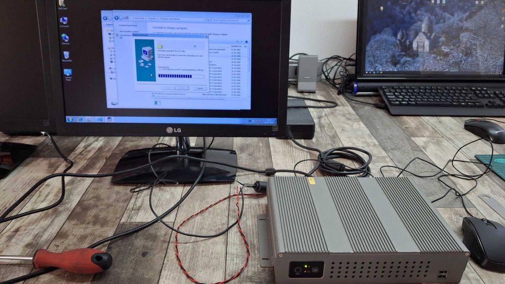 Intel® Celeron N2930 Fanless Box PC