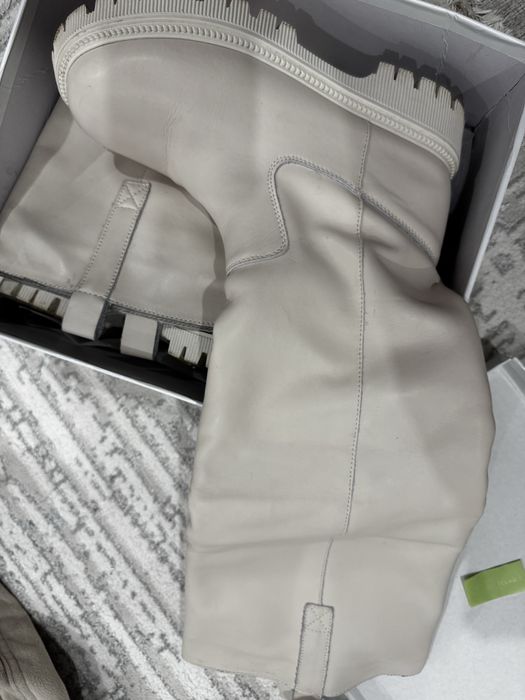 Етік сатылады. 38 размерге келеді.