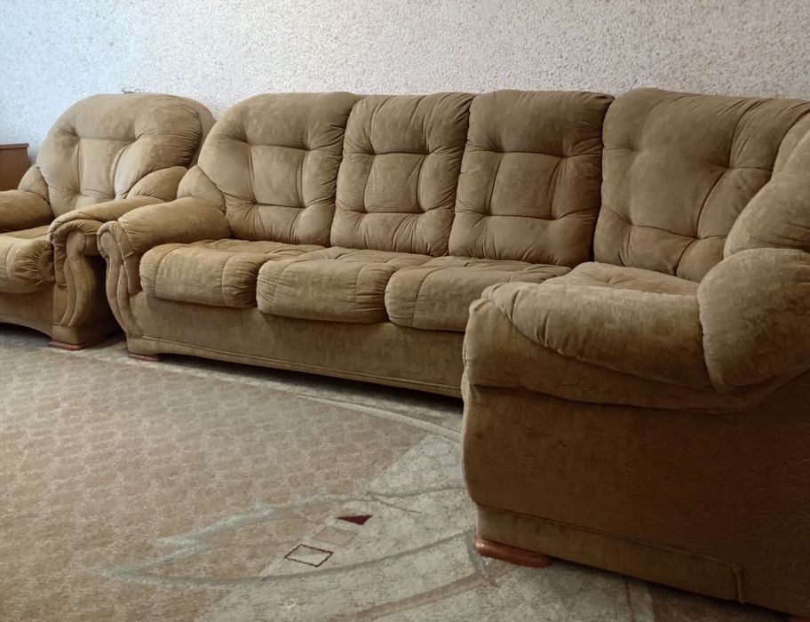 Продам диван угловой и кресло