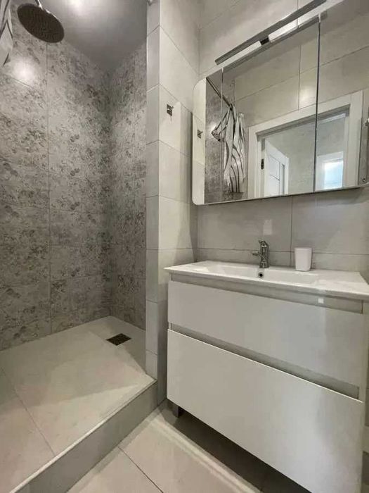 Дава се под наем Двустаен апартамент в София, Център - 56 кв.м за 397.8 € - Снимка #2