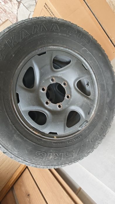 Гуми със джанти 3 броя Toyota Hilux